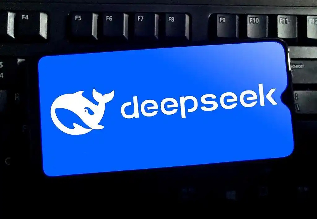 DeepSeek自研AI芯片，